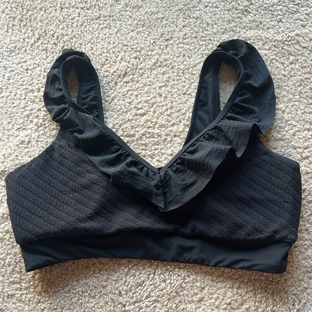 Black swimsuit bikini top 🖤